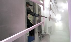 采用鋼琴烤漆工藝噴漆技術