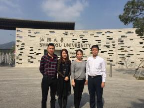 【汕頭】張錫林董事長(zhǎng)親力親為，汕頭大學(xué)公寓床現(xiàn)場(chǎng)安裝中
