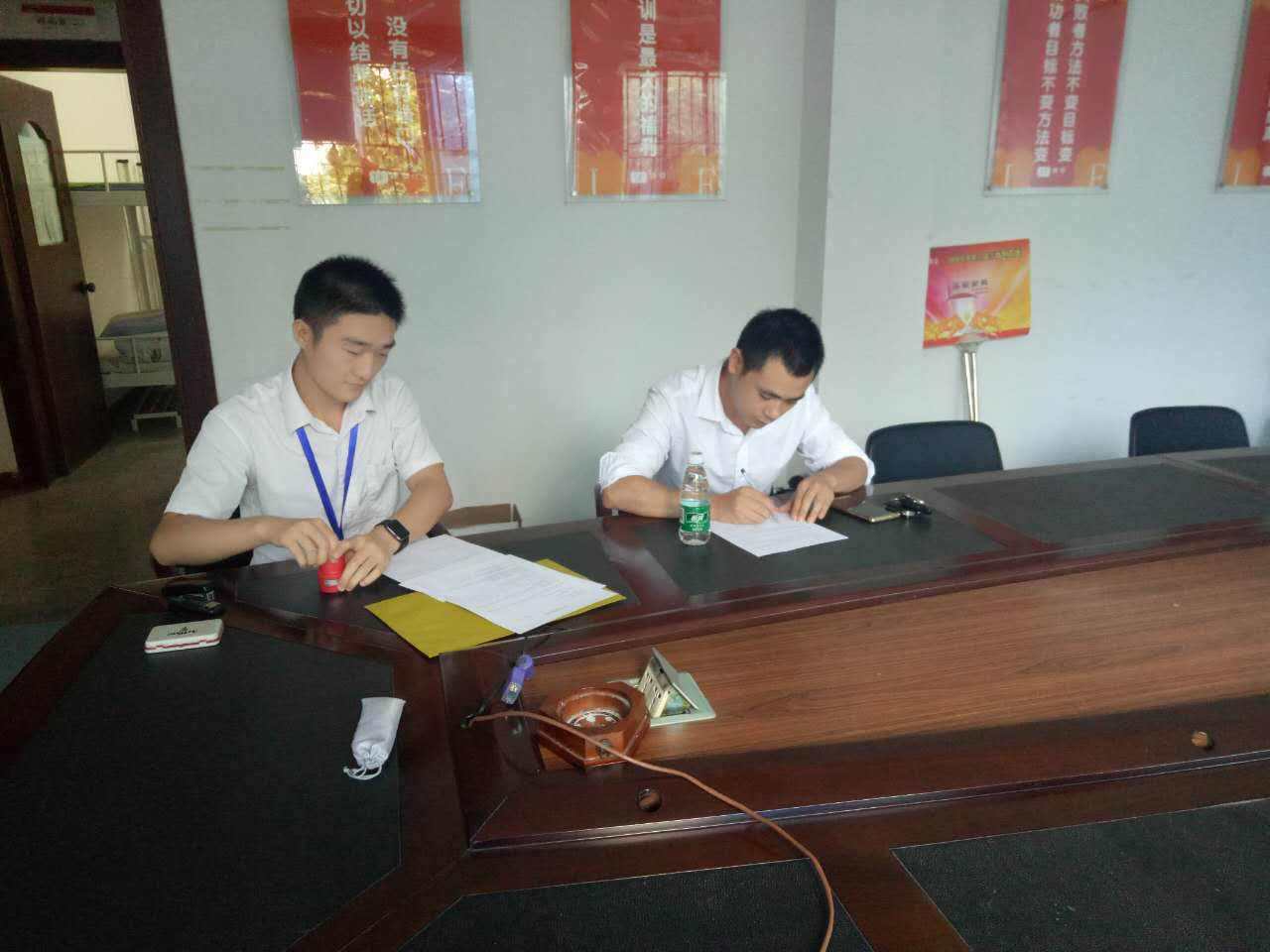 湖南客戶急切的采購宿舍上下鋪鐵床，是對我們產(chǎn)品的認可