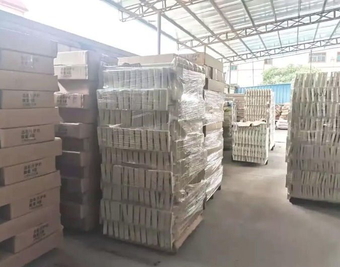 請(qǐng)簽收！1600張湖北職工宿舍床已發(fā)貨